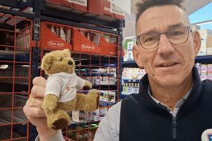 Nils Martin Tidemann og Rørosnytt-Bamsen
Foto: Tore Østby