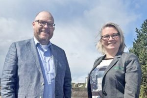 Per Erik Sandnes og Kristin Fredheim.
Foto fulgte pressemeldingen.