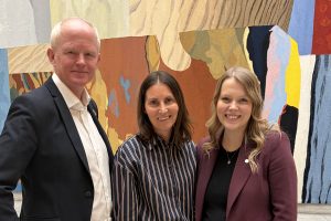 Lars Haltbrekken SV, daglig leder ved Unicare Røros Carina Ødegård Øglænd og Maren Grøthe Sp ser ut til å ha vunnet fram til slutt.