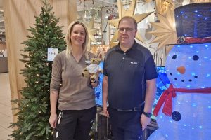 Mona Belinda Sorken og Ronald Rønning hos Elon Røros. Foto: Tore Østby