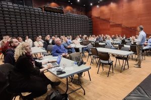 Røros var godt representert i folkemøtet om skolestruktur på Gauldal videregående skole i går kveld.
Foto: Tore Østby