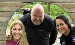 Caroline Oksdøl Søberg, Jo Inge Nes og Freyja Siv Berger  drar i gang SprElden.
Foto: Privat
