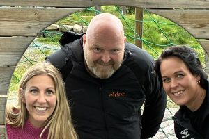 Caroline Oksdøl Søberg, Jo Inge Nes og Freyja Siv Berger  drar i gang SprElden.
Foto: Privat