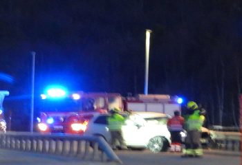 Nødetatene arbeider på stedet. (Bildet er sløret for å verne om personvernet)
Foto: Tore Østby