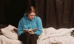 Maria Brattås Maria Brattås i forestillingen Vekten av et hjerte. Foto: Martin McBride