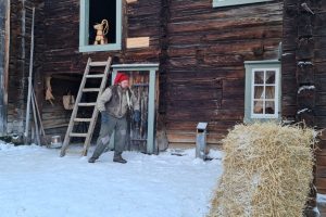 Nissen som mistet trua på seg sjøl  vises i Rasmusgården under julemarkedet. Foto: Tove Østby