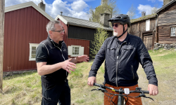 Kjell Morten Hansen får instruksjoner fra Ole Harald.